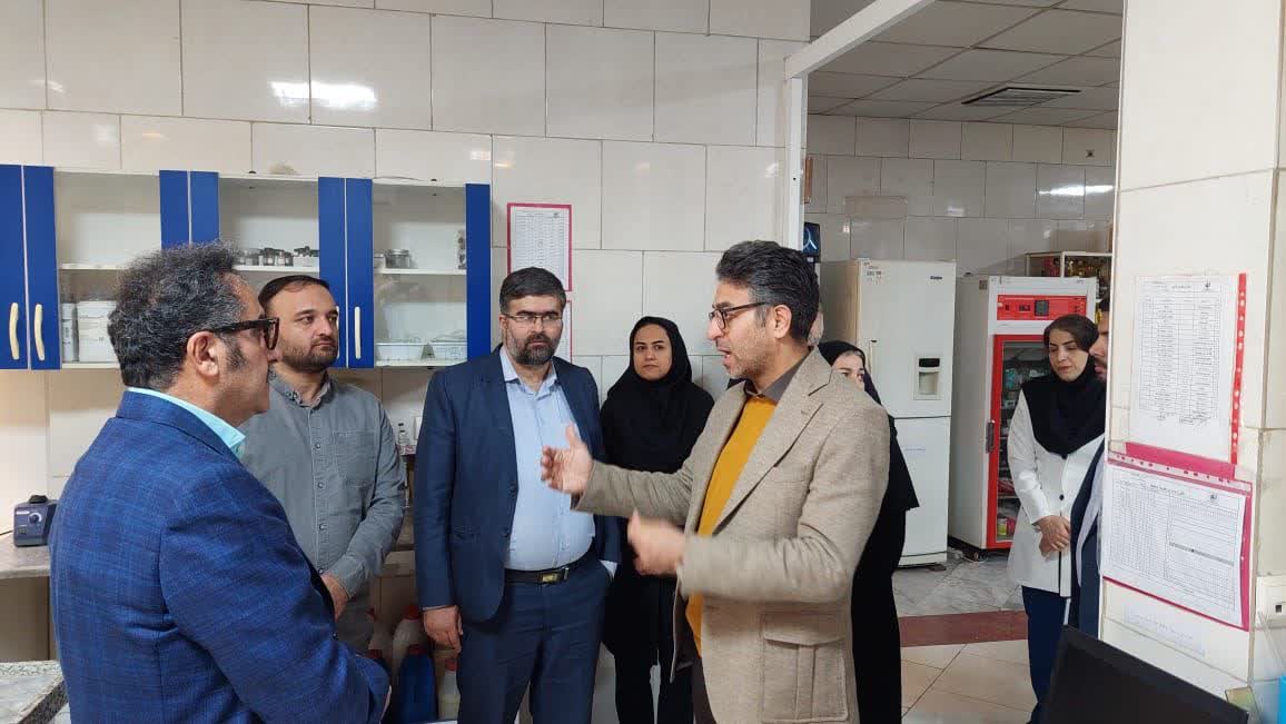 بازدید مدیرکل استاندارد همدان و همکارانشان از آزمایشگاه پیرایه زیست قزوین